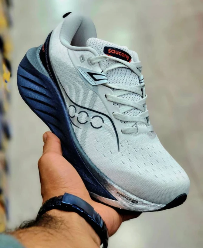 کتونی ساکونی رانینگ و پیاده روی تریمپ۲۲ کیفیت مشابه اصلی سایز 40 تا 45  Saucony Triumph 22
