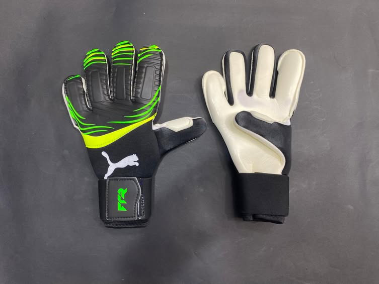 دستکش دروازه بانی پوما سایز ۷ تا ۱۱ Puma  gloves goalkeeper