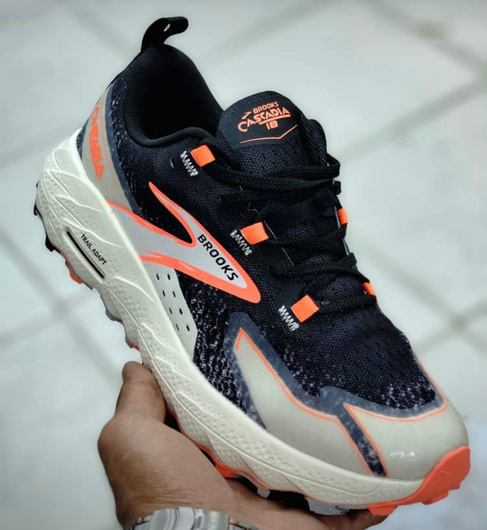 کتونی بروکس کاسکادیا ۱۸ سایز ۴۰ تا ۴۵ Brooks cascadia 18