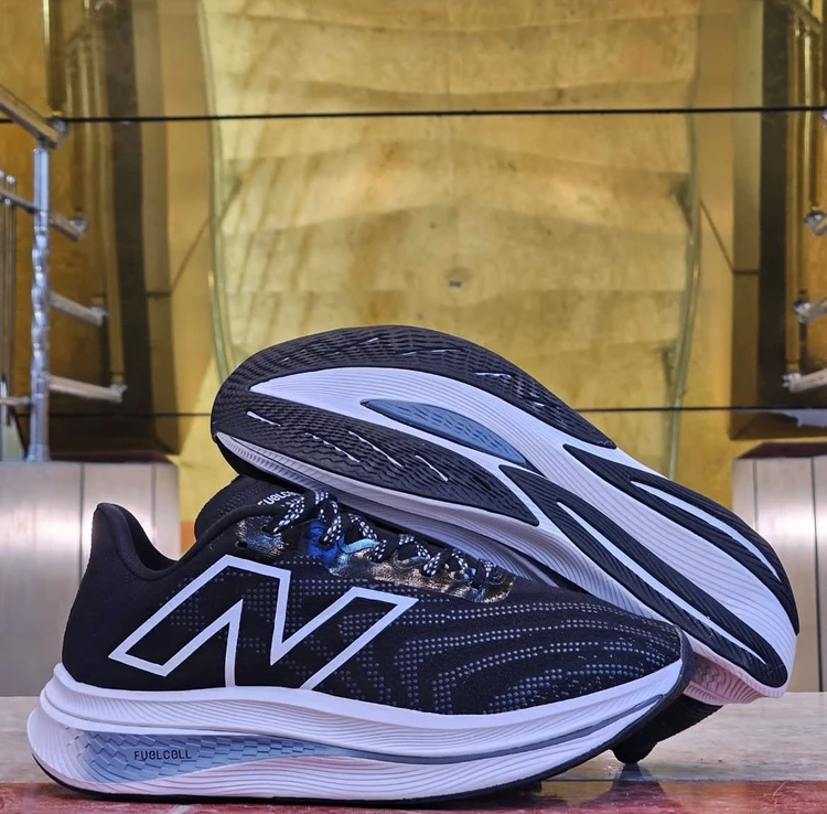 کتونی اسپرت نیوبالانس سوپر کامپ ترینر وی 2 سفید سایز ۴۰ تا ۴۵ Newbalance Fuelcell Super Comp 2