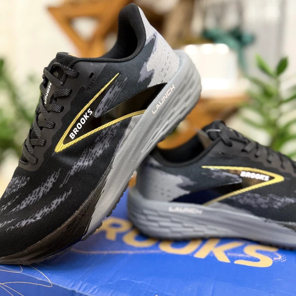 کتونی اسپرت بروکس لانچ ۱۱ مشکی طوسی سایز ۴۰ تا ۴۵ Brooks Launch 11
