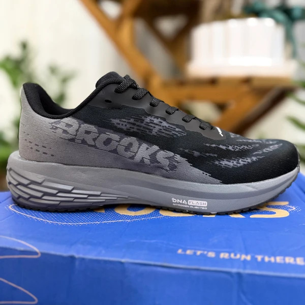 کتونی اسپرت بروکس لانچ ۱۱ مشکی طوسی سایز ۴۰ تا ۴۵ Brooks Launch 11