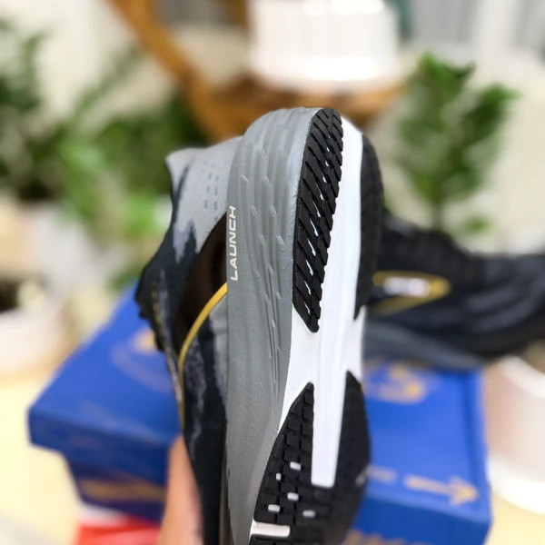 کتونی اسپرت بروکس لانچ ۱۱ مشکی طوسی سایز ۴۰ تا ۴۵ Brooks Launch 11