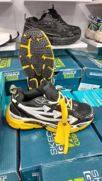 کتونی رانینگ لوکس آف وایت مشکی زرد سایز 40 تا 45 Off White Shoes