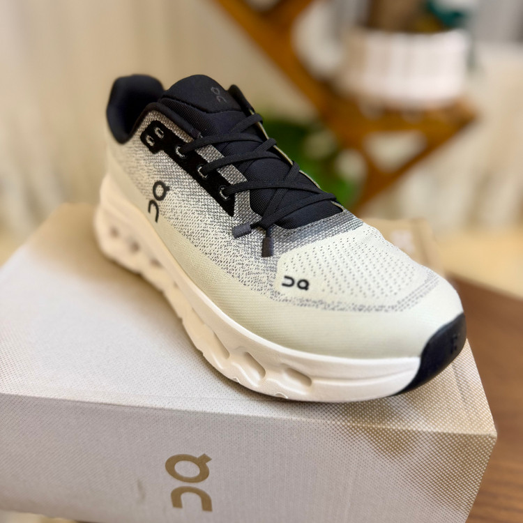 کتونی پیاده روی آن رانینگ کلود تیت سایز ۳۷ تا ۴۱On running Cloudtit