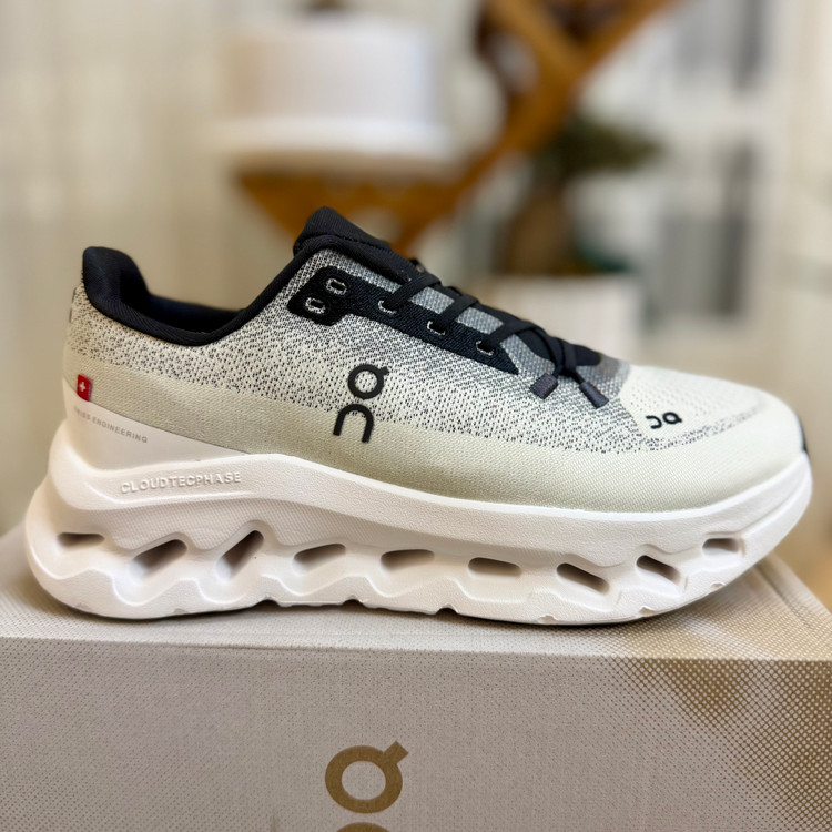 کتونی پیاده روی آن رانینگ کلود تیت سایز ۳۷ تا ۴۱On running Cloudtit