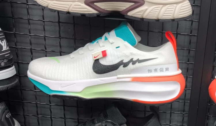 کتونی نایک زوم ایکس اینوینسیبل ران3 سایز  40 تا 45 سفید رنگی Nike ZoomX Invincible Run 3